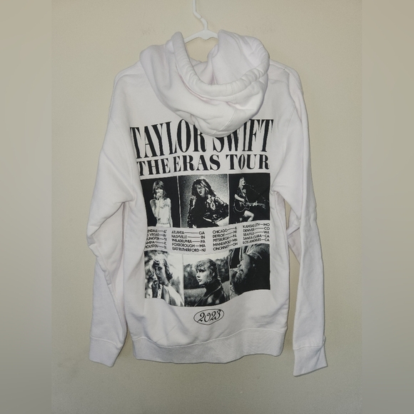 Official taylor swift the eras tour black/white printed pullover‎ hoodie small - Picture 2 of 5